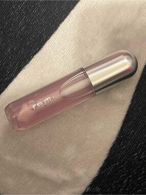 R.E.M. beauty Pink Lip Gloss Oil - Sheer Pink Shine